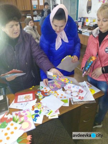 В Авдеевке устроили акцию «Открытка для бабушки» (ФОТО)