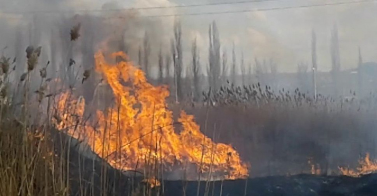 Пламя охватило города и районы Донетчины