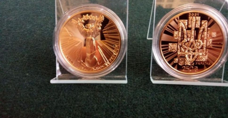 НБУ к годовщине Независимости вводит монету в 250 гривен