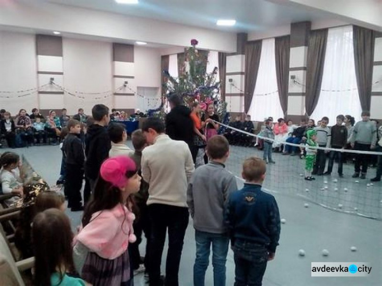 Авдеевские дети веселились в отремонтированном АКХЗ актовом зале