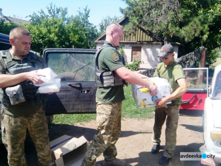 Авдеевские «симики» привезли помощь военным и получили помощь для гражданских (ФОТО)