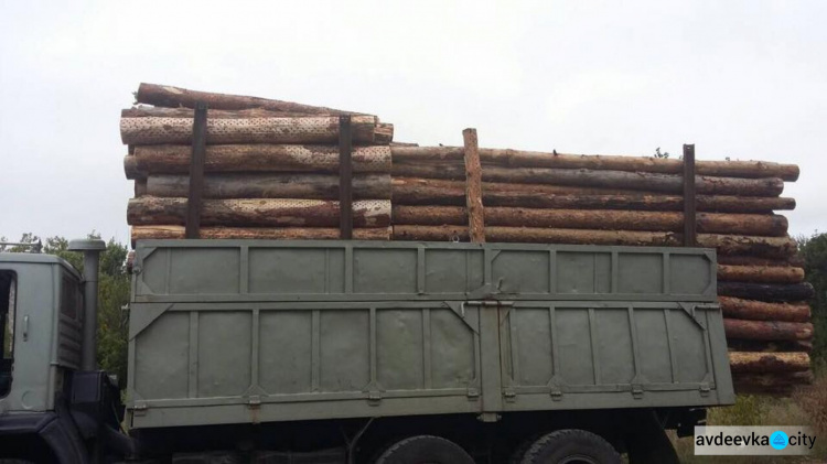Печи, рыбу и КамАЗ леса привезли защитникам Авдеевки (ФОТО)