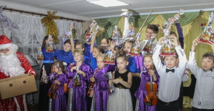 На «Новогоднем серпантине» блистали юные таланты Авдеевки (ФОТО)
