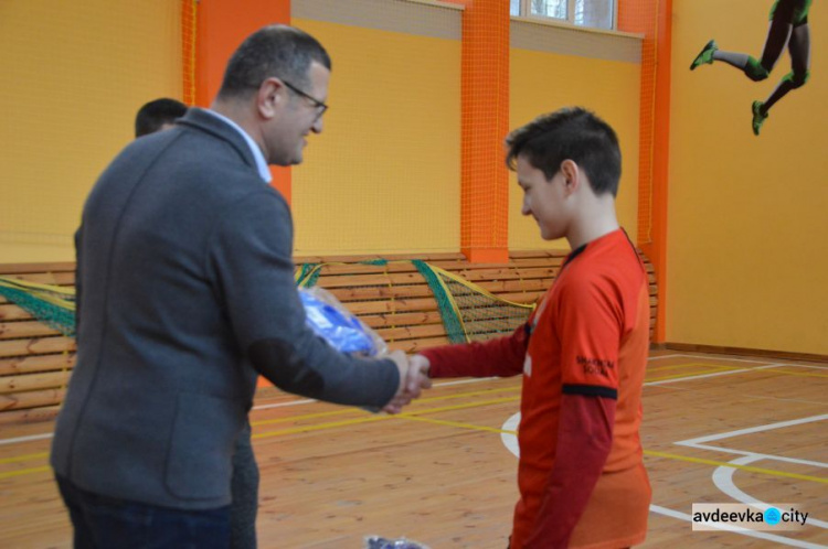 Муса Магомедов поздравил воспитанников ДЮСШ Авдеевки с отличными результатами в региональном чемпионате по футболу 