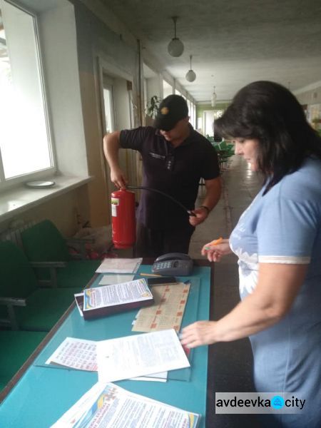 Выборы: в Авдеевке и Ясиноватском районе осмотрели избирательные участки (ФОТО)