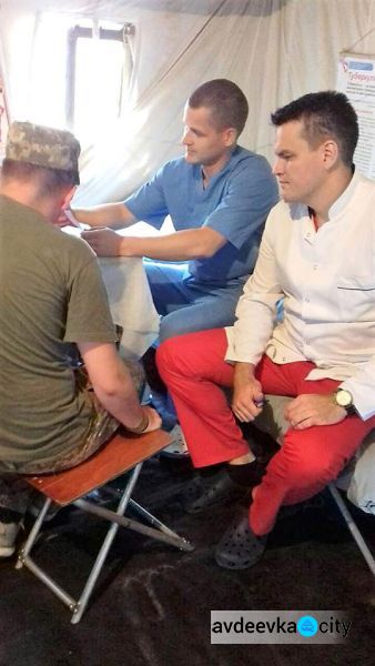 Военные врачи-интерны приступили к  стажировке в мобильном госпитале в районе  проведения ООС