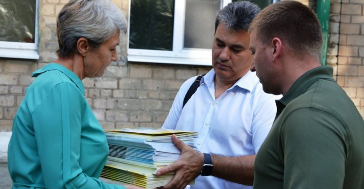 В Авдеевку доставили «экологические книги» (ФОТО)