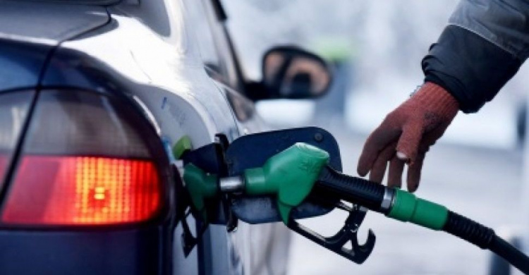 Вперше в історії Україна почала випускати нову марку бензину