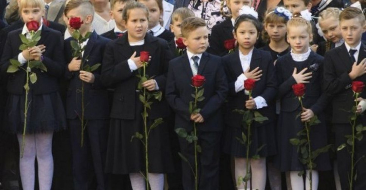 Школьная форма перестала быть обязательной в Украине