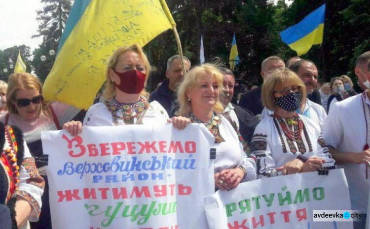 Рада услышала украинцев и отложила ликвидацию районов