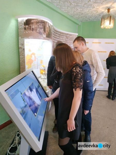 В Авдеевке открылась выставка, посвященная работе Гуманитраного штаба (ФОТОРЕПОРТАЖ)