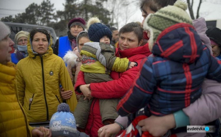 На кордонах в чотирьох областях України розгорнули понад 80 наметів для переселенців