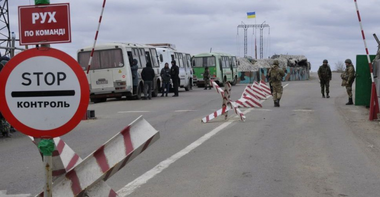 Утром в Донецкой области открылись три из четырех КПВВ, самые большие очереди - у «Марьинки»