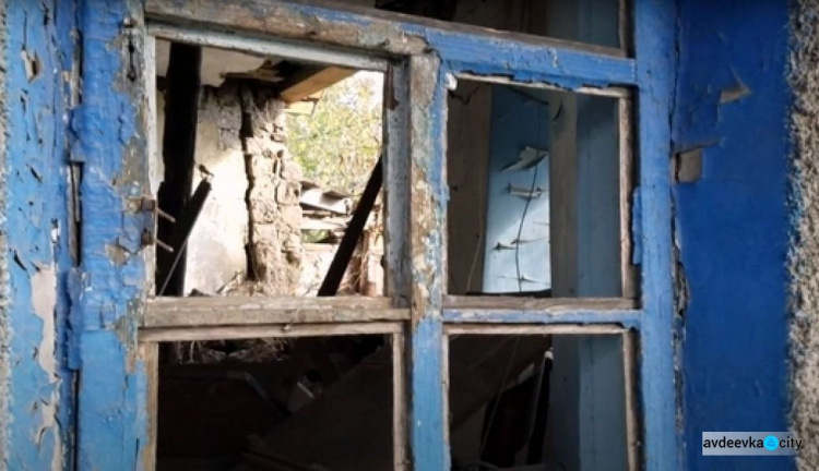 В Авдеевка продолжают обследовать разрушенное в результате обстрелов жилье