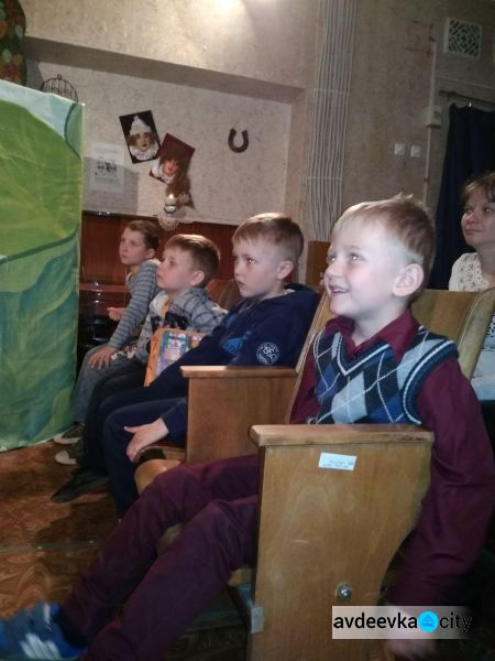 Авдеевских детей порадовали сказочной постановкой (ФОТО)