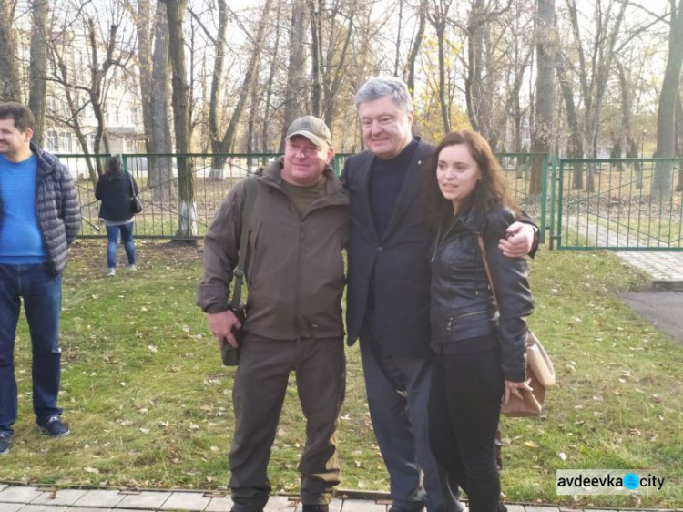 Авдіївку відвідав екс-президент України Петро Порошенко (ФОТО і ВІДЕО)