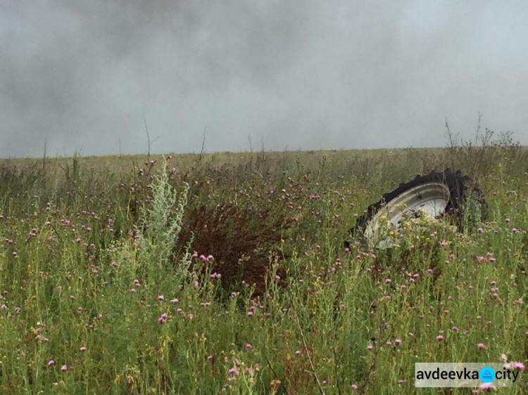 На Донетчине в поле подорвался трактор:  пострадали два человека (ФОТО)