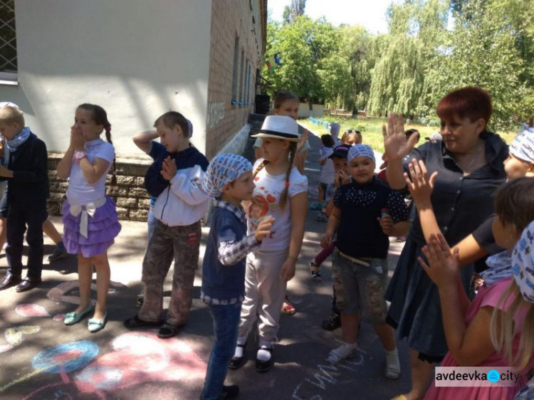В Авдеевке дети, играя, узнали о своих правах (ФОТО)