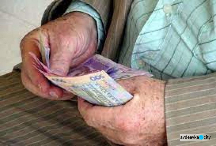 Украинцам по-разному считают стаж для пенсии: у кого самые низкие выплаты