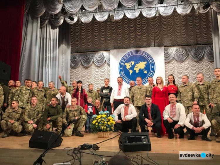 «Шабля» и оркестр ВСУ устроили потрясающее выступление в Авдеевке (ФОТО)