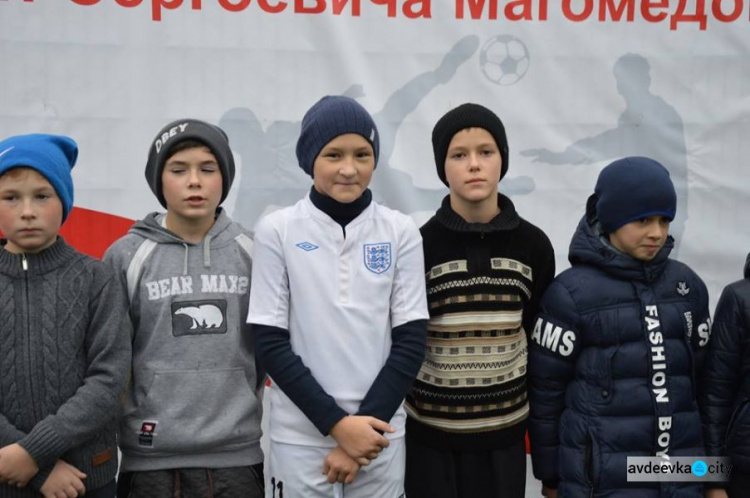 В Авдеевке школьники сражаются за звание лучших  футболистов на турнире на Кубок Мусы Магомедова  (ФОТО)