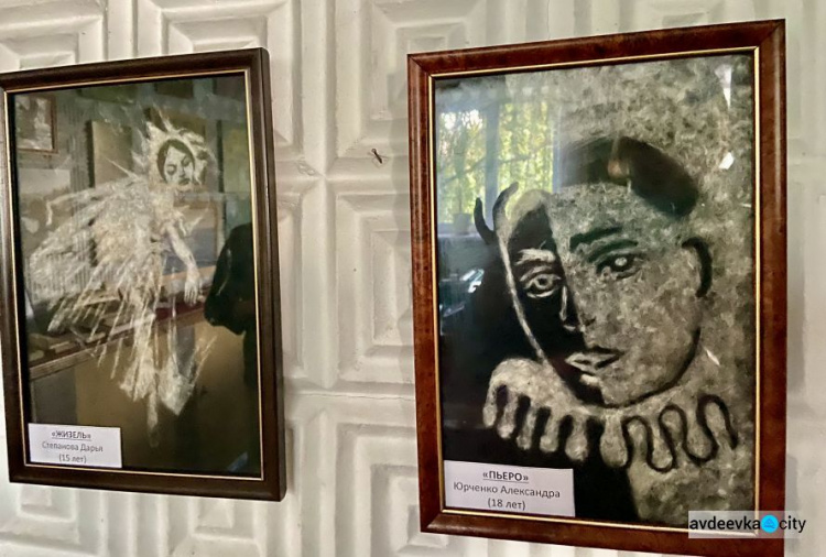 Уникальная выставка в библиотеке ДКТиС: юные авдеевцы освоили технику создания картин японских самураев