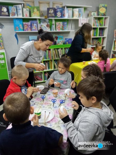 Бібліотека-філія №3 відділу культури ВЦА провела майстер-клас для авдіївської малечі