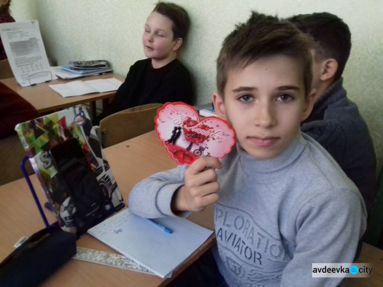 Учащиеся Авдеевки ярко отметили день влюбленных (ФОТО)