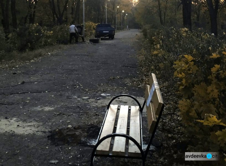 Жители украинского Нью-Йорка при поддержке Метинвеста благоустраивают в поселке парковую зону