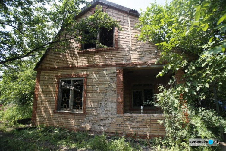Окупанти обстріляли Авдіївку з артилерії: постраждали будинки