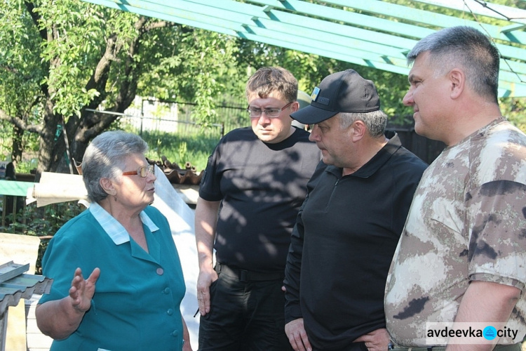 Спасатели ГСЧС  в Авдеевке уже  восстановили  поврежденные обстрелами здания  по 20 адресам (ФОТО)