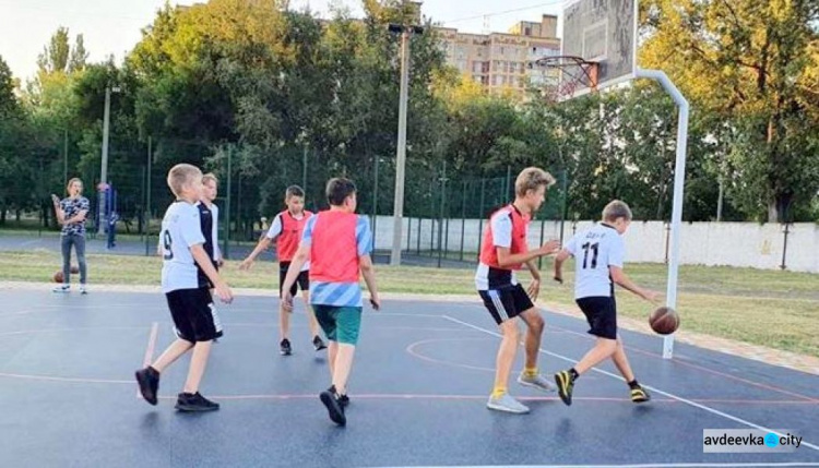 В Авдеевке прошел турнир по стритболу для взрослых и детей