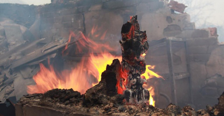 Авдеевка под обстрелом: город обесточен, 6 зданий повреждено