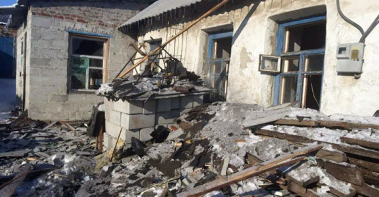 Авдеевка утром  подверглась очередным артударам: шесть домов получили повреждения