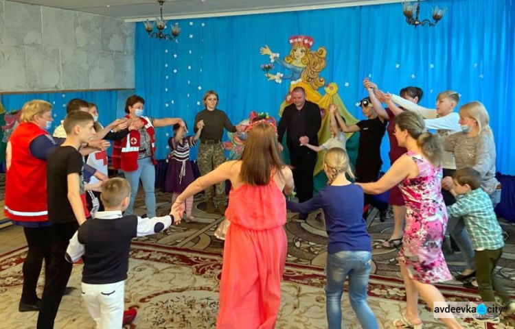 В Авдіївці до вихованців центру "Іскорка" у День захисту дітей завітали шановні гості