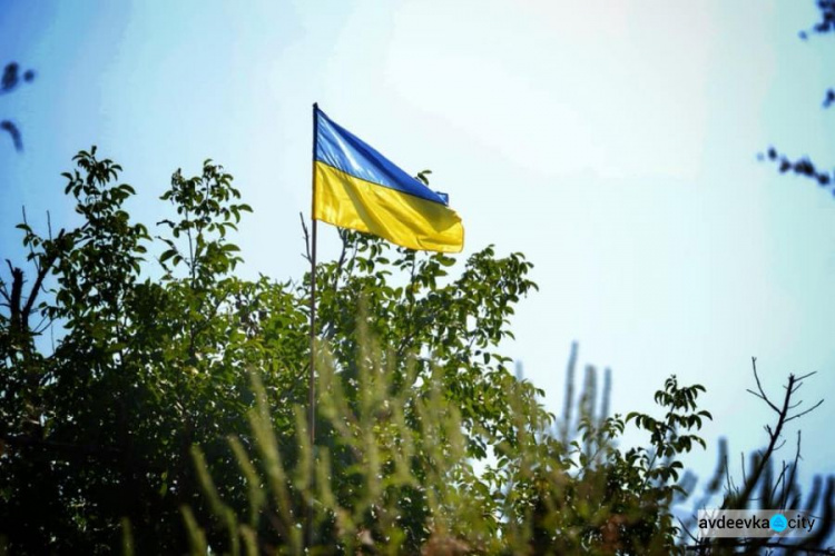 Украинский флаг взвился в «серой зоне» у Авдеевки