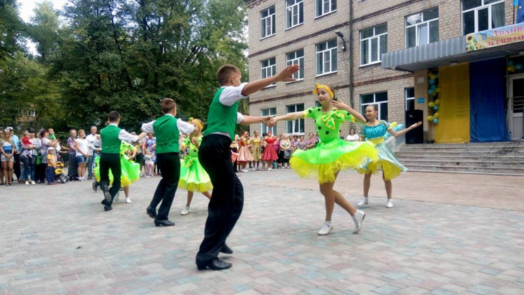В Авдеевке проходит праздничный концерт ко Дню Независимости (ФОТОФАКТ)