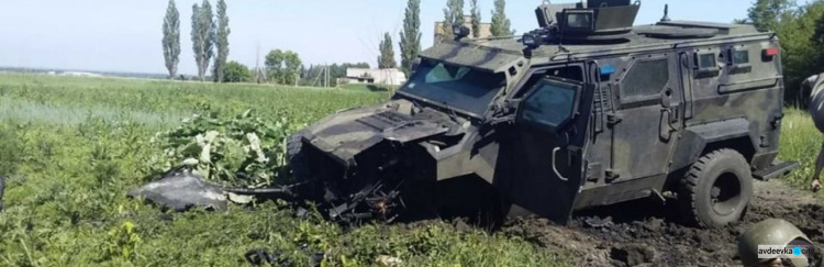В Авдеевке взорвался военный автомобиль