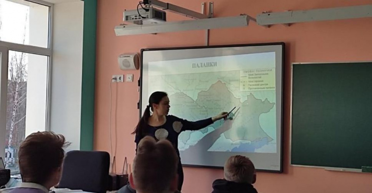 Для авдіївських школярів пройшов ряд тематичних уроківу рамках культурно-просвітницького проєкту «Донбас – це Україна!» 