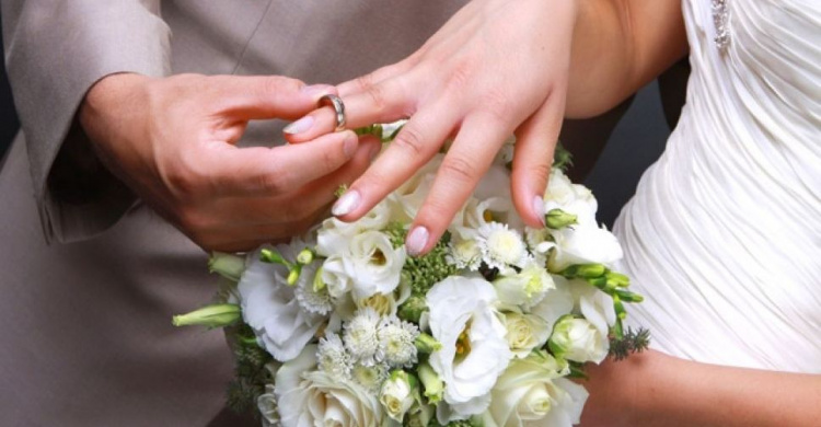 В Авдеевке в августе отпели и отплясали 17 свадеб
