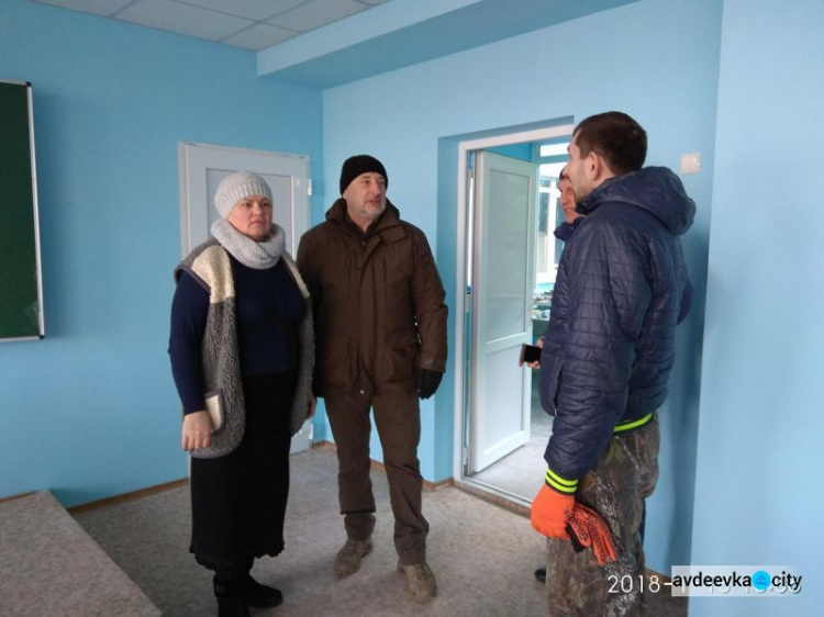 Жебривский осмотрел ремонт опорной школы в Очеретино: появились фото