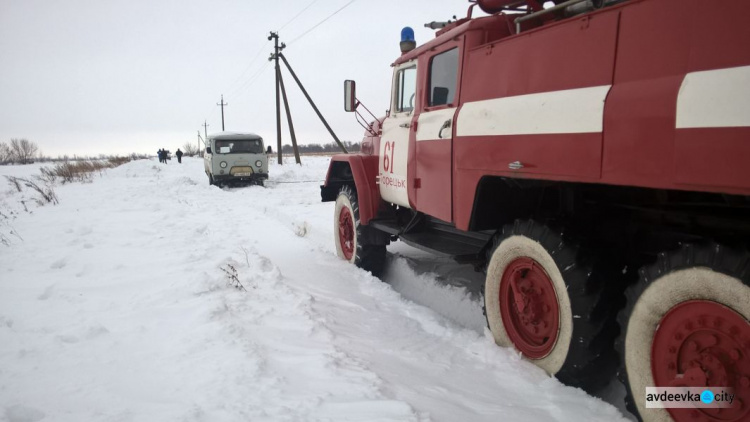 Спасатели Донетчины бросили в бой со снегом БАТ-2 (ФОТО + ВИДЕО)