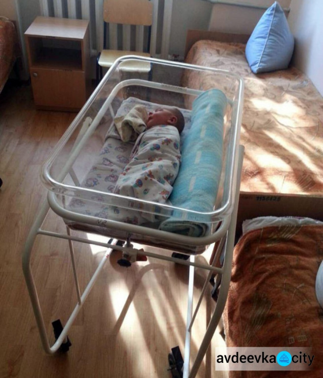 В Донецкой области полиция забрала у родителей рожденного в поле младенца