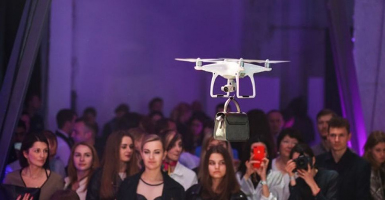 В Украине прошел первый модный показ с дронами (ФОТО+ВИДЕО)