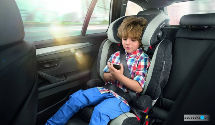 Ребенок в автомобиле без автокресла: водителям напомнили суммы штрафов
