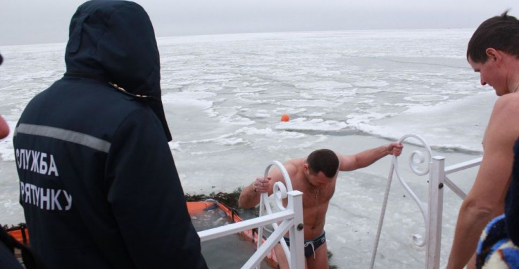 Крещение на Донетчине: спасатели стараются обезопасить купающихся
