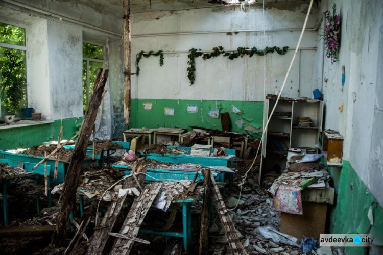 Поселок-призрак Широкино: в сети показали руины разрушенного обстрелами курорта (ФОТО)