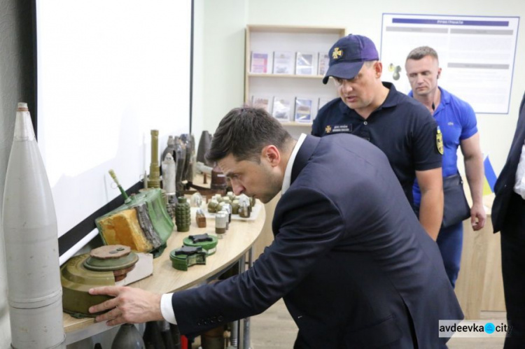 В Мариуполе президент открыл Центр разминирования и побывал на морских учениях (ФОТО + ВИДЕО)
