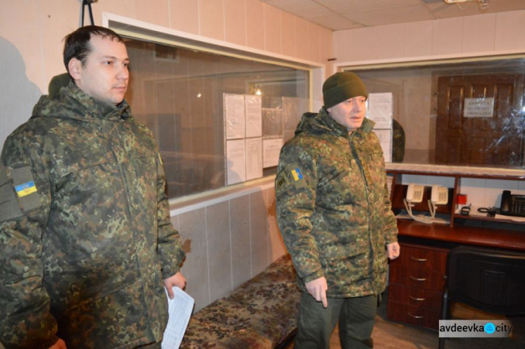 Семья полицейских пережила в Авдеевке самые горячие дни:  "Есть одна цель – помочь" (ФОТО)