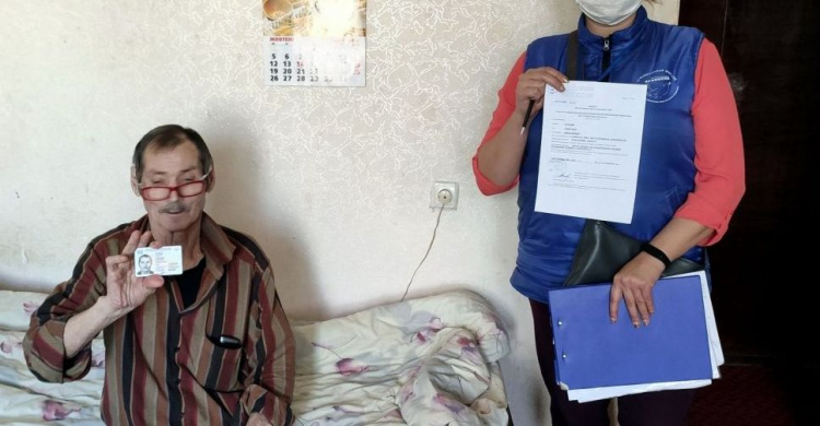 Сотрудники «Пролиски» помогли маломобильному жителю соседнего Торецка получить ID-паспорт